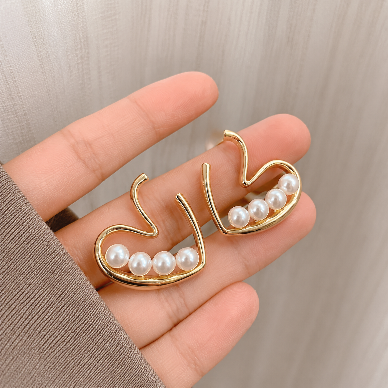 Elegant Pearl Wave Gold-Plated Stud Earrings for Women