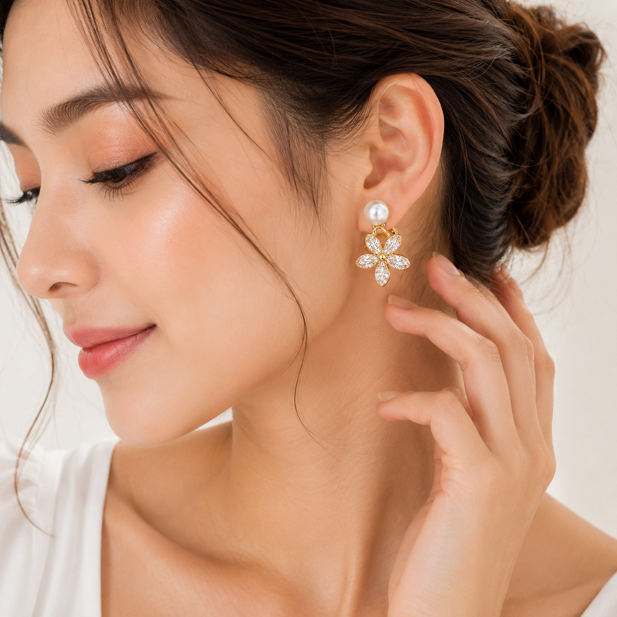 Elegant Daisy Pearl Gold-Plated Ear Cuff Stud Earrings for Women
